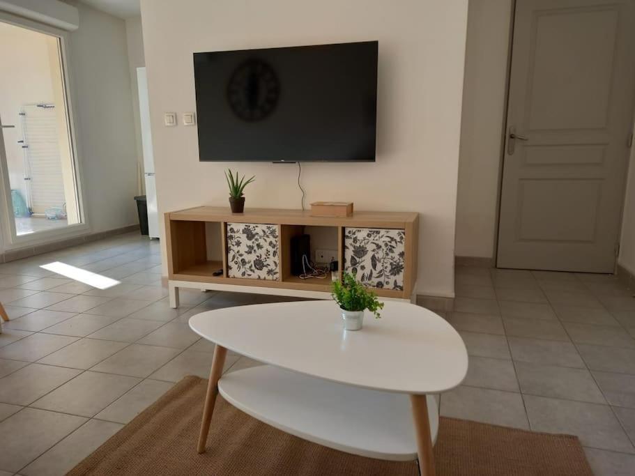 Appartement 8 Personnes En Face Des Remparts Climatise Avec Terrasse Et Parking Avignon Kültér fotó