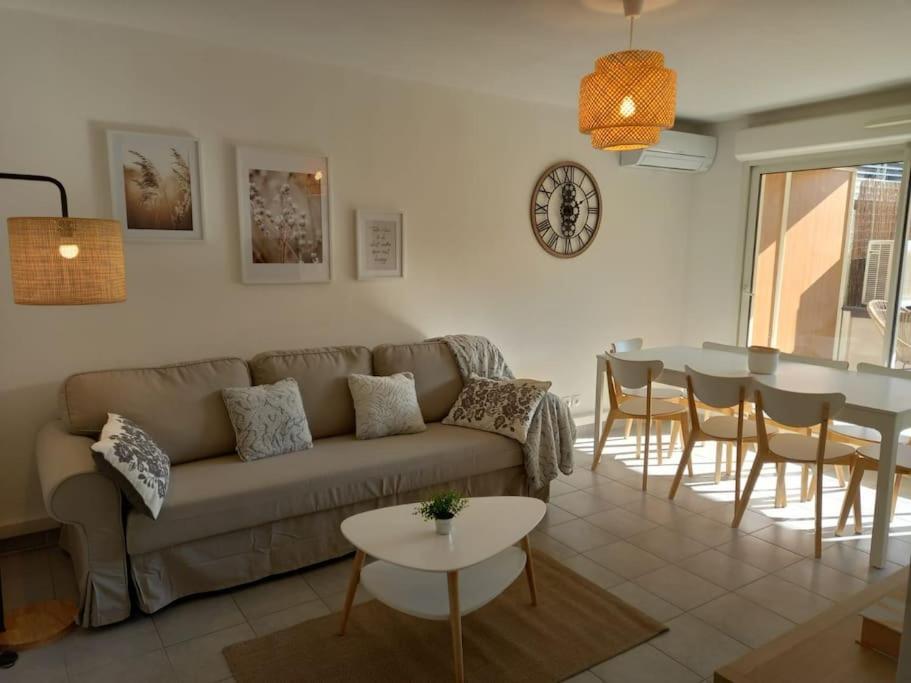 Appartement 8 Personnes En Face Des Remparts Climatise Avec Terrasse Et Parking Avignon Kültér fotó